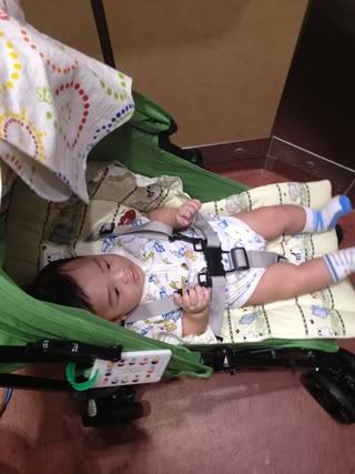 แม่ๆลูกอ่อนช๊อปปิ้ง รถเข็ญไหม่ เดินเที่ยวเซ็น ตซ่า กินผลไม้ครั้งแรก
