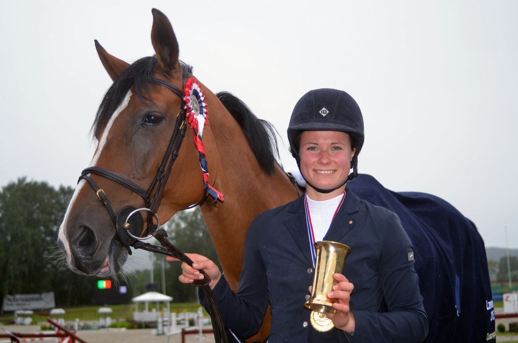Karoline Arctander og Wonderful S, vinner 1,30 m photo Karoline Arctander og Wonderful S 3_zpsnqxa5tgf.jpg