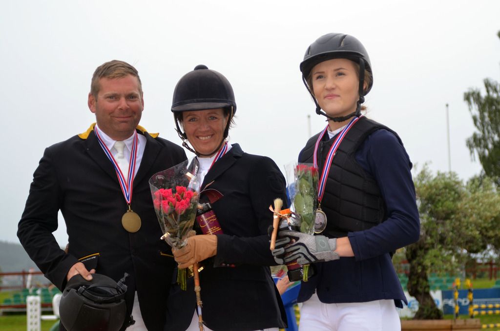 Jon Harald Gulliksen, Linda Hansen og Maren Stubsjøen, 1,10 m photo Landsmester pall 110 m 2_zps6drknbjc.jpg