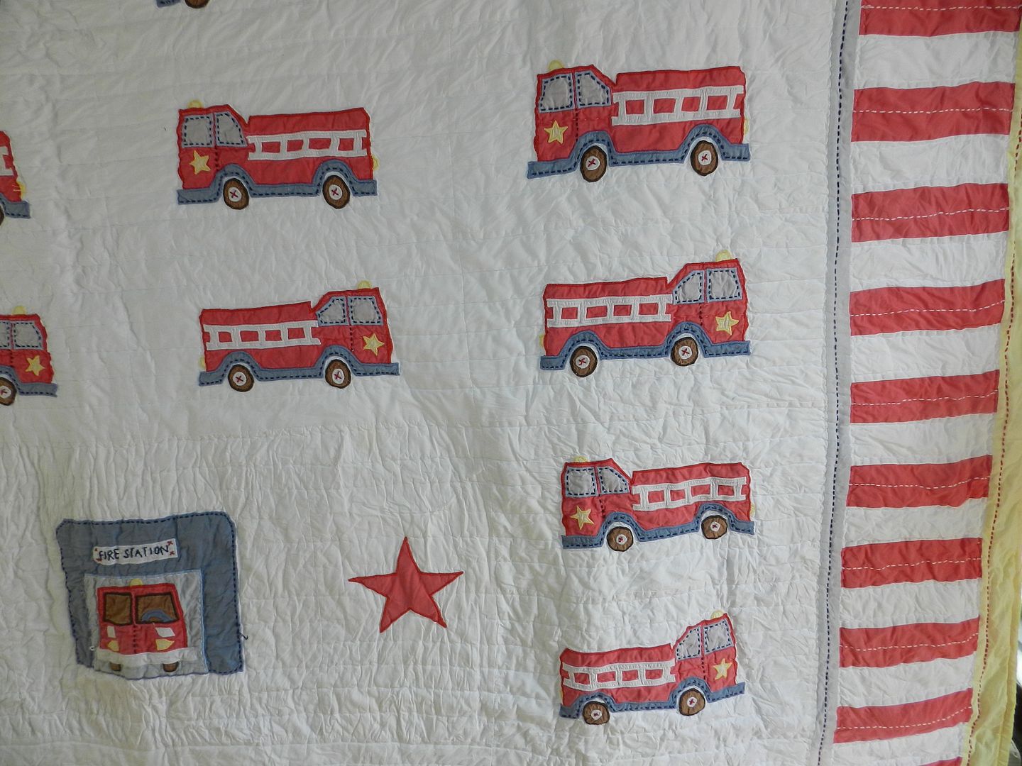 KIDS BEDSPREAD QUILT COVER POTTERY BARN SIZE FULL/QUEEN = FIRE TRUCK =jq16