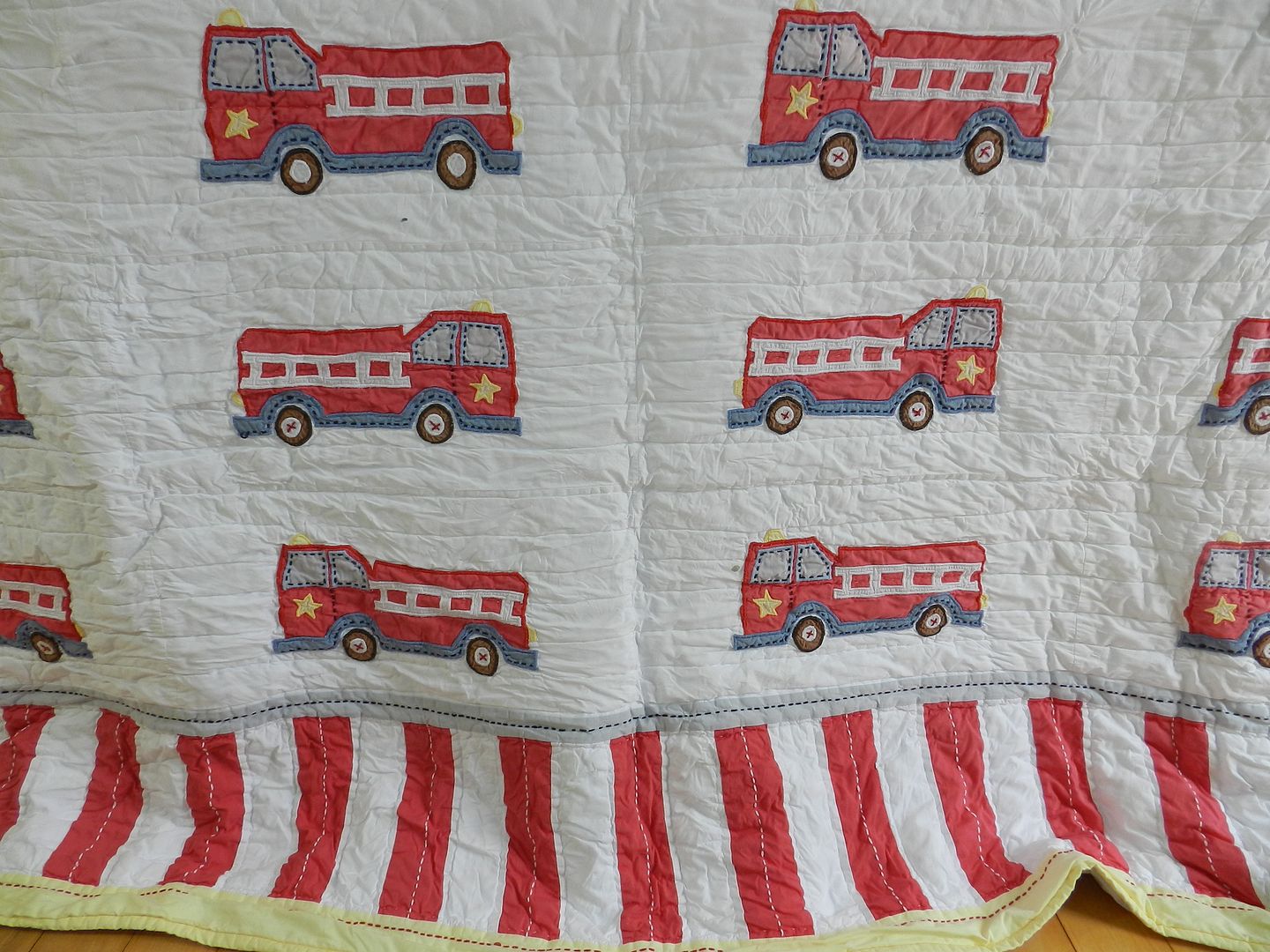 KIDS BEDSPREAD QUILT COVER POTTERY BARN SIZE FULL/QUEEN = FIRE TRUCK =jq16