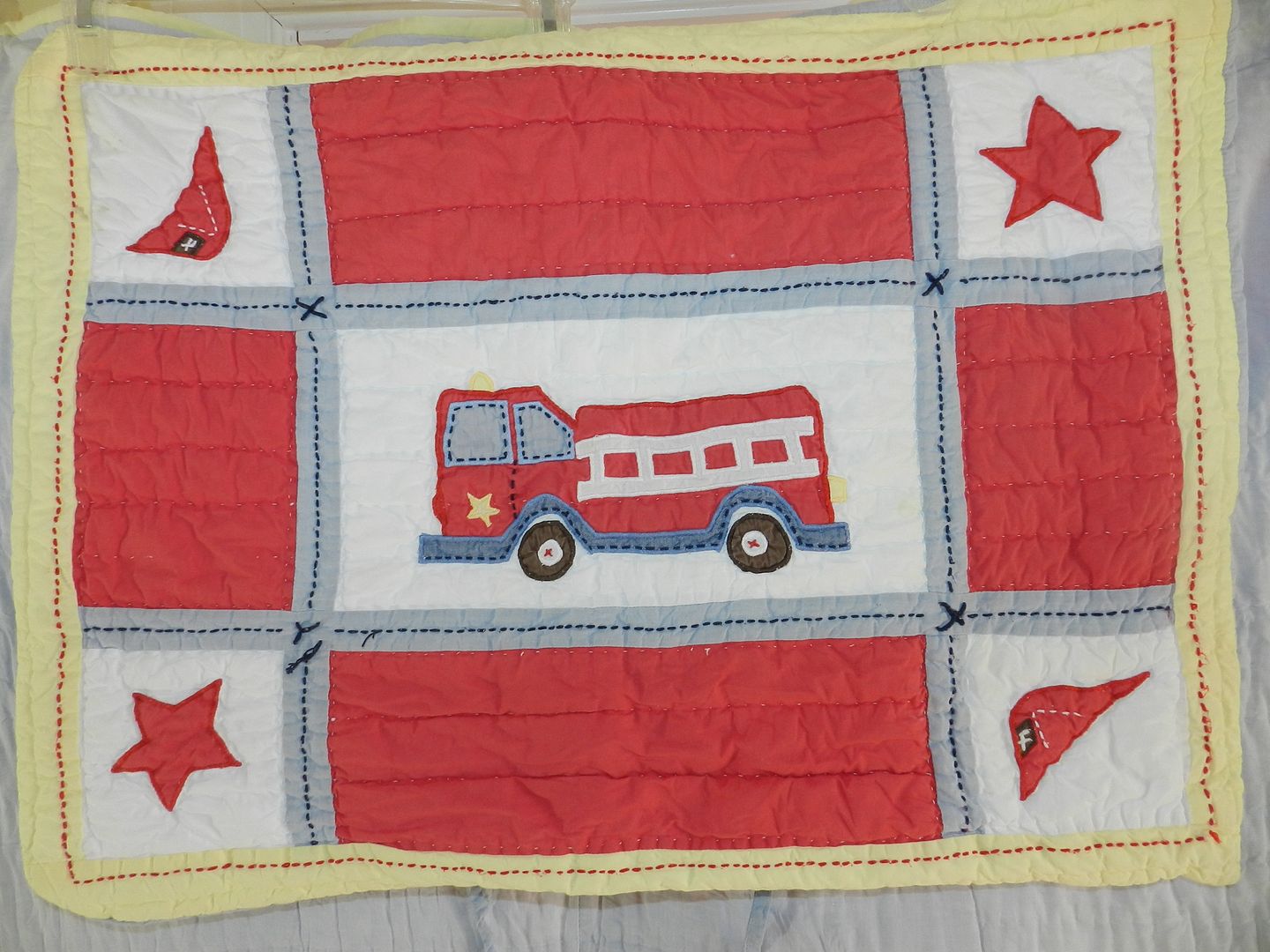 KIDS BEDSPREAD QUILT COVER POTTERY BARN SIZE FULL/QUEEN = FIRE TRUCK =jq16