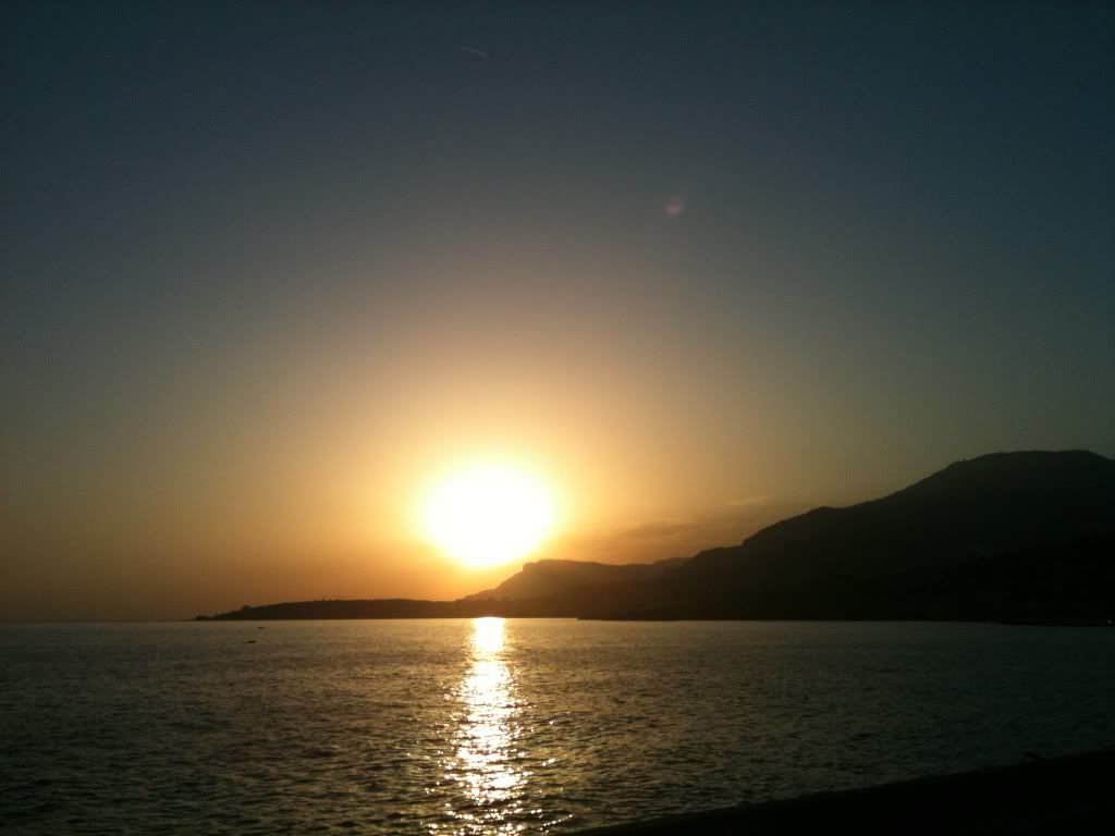 http://i927.photobucket.com/albums/ad113/miss-ficelle/sunshine/Frontera192.jpg?t=1258598502