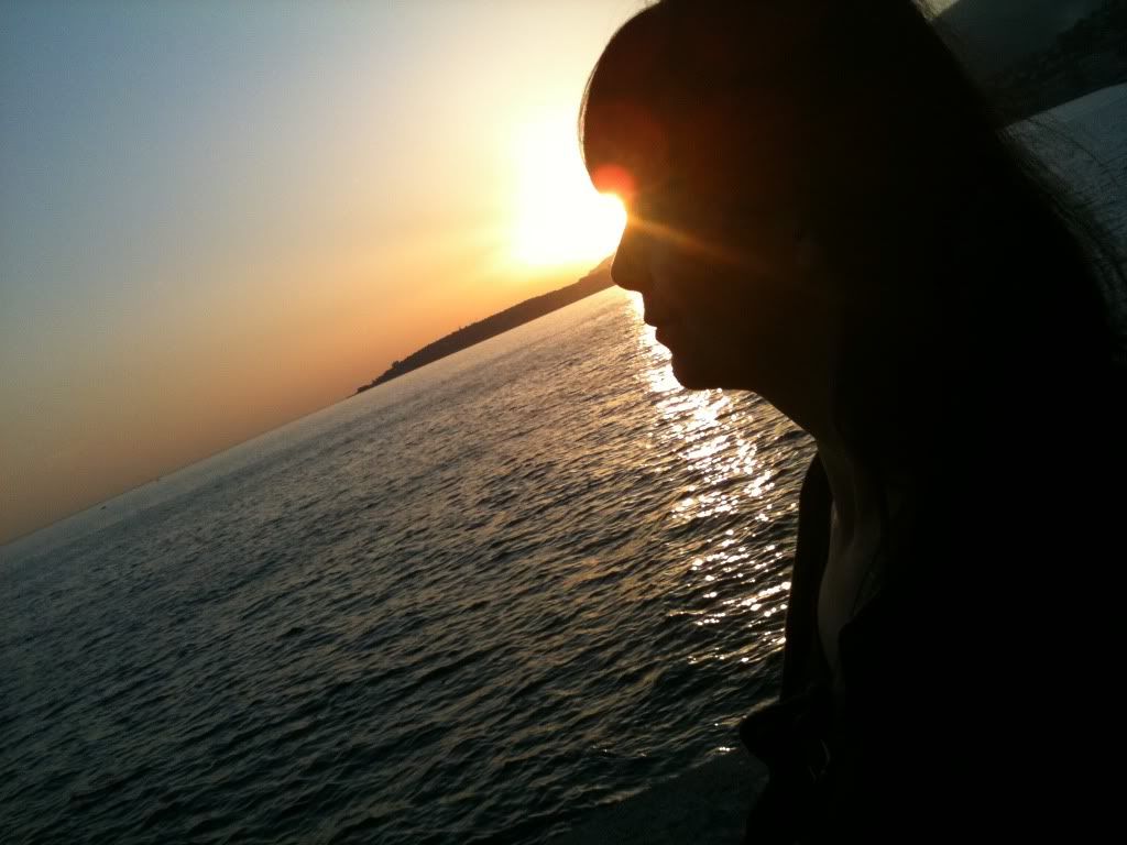http://i927.photobucket.com/albums/ad113/miss-ficelle/sunshine/Frontera243.jpg?t=1258597336