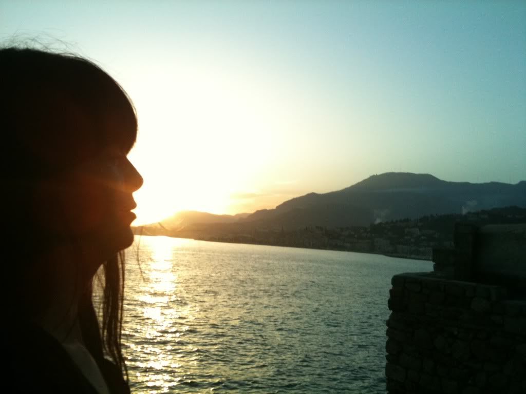 http://i927.photobucket.com/albums/ad113/miss-ficelle/sunshine/Frontera280.jpg?t=1258597316
