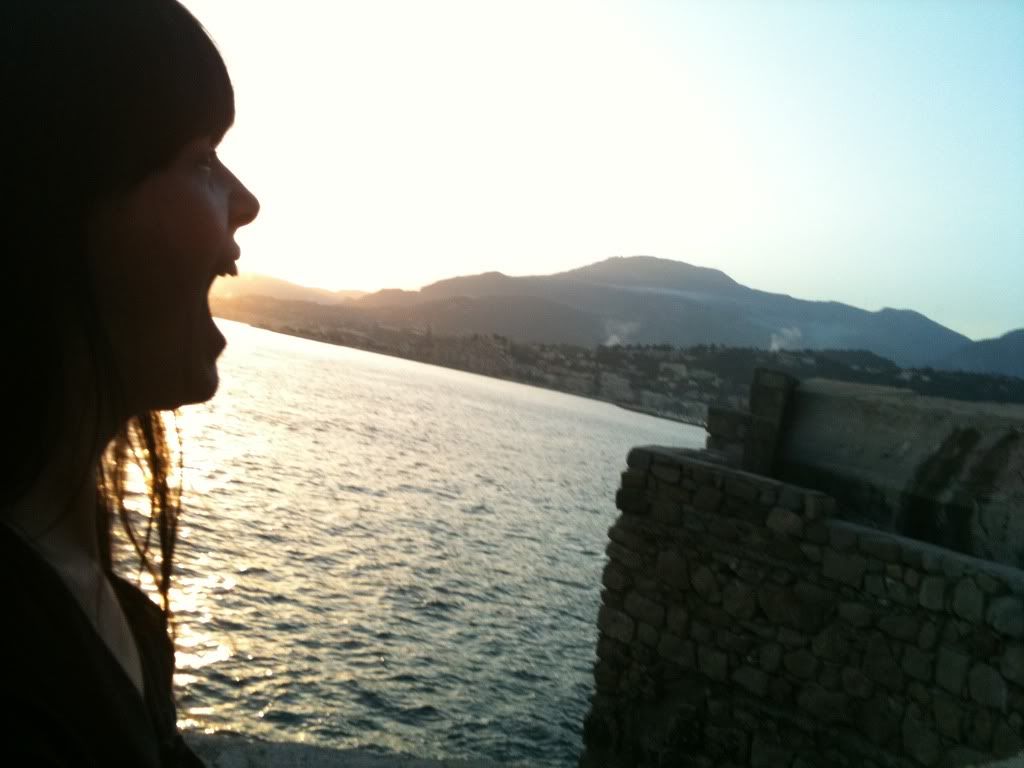 http://i927.photobucket.com/albums/ad113/miss-ficelle/sunshine/Frontera284.jpg?t=1258597321