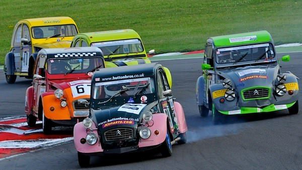 2cv_racing_snetterton_zps0dbbb777.jpg