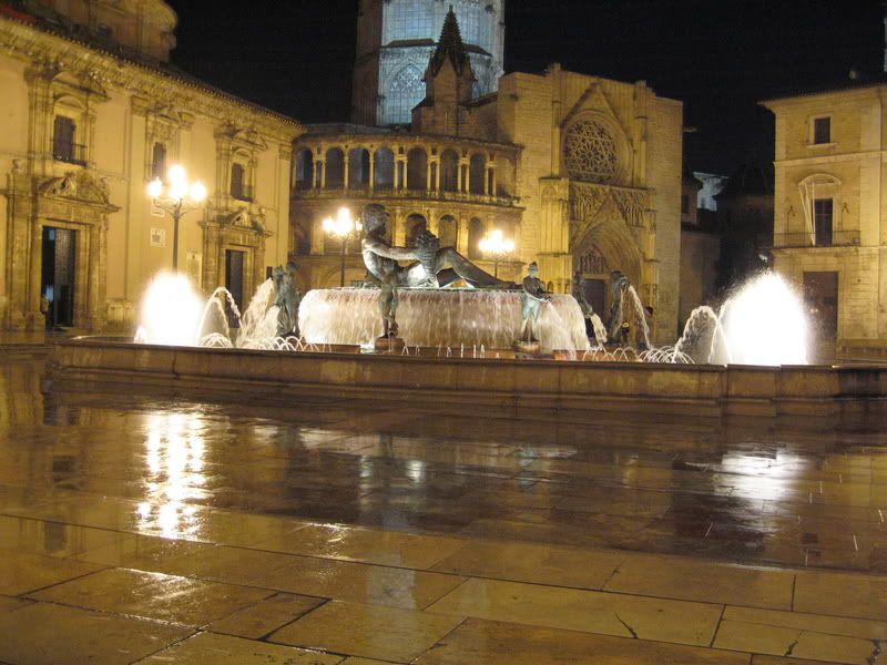 914.jpg FUENTE DE NEPTUNO PLAZA DE LA VIRGEN picture by KARMANSTUDIO54