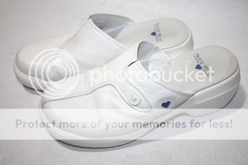 WOMENS WHITE SHOES = NURSE MATES = SIZE 6 slip on mules clogs  